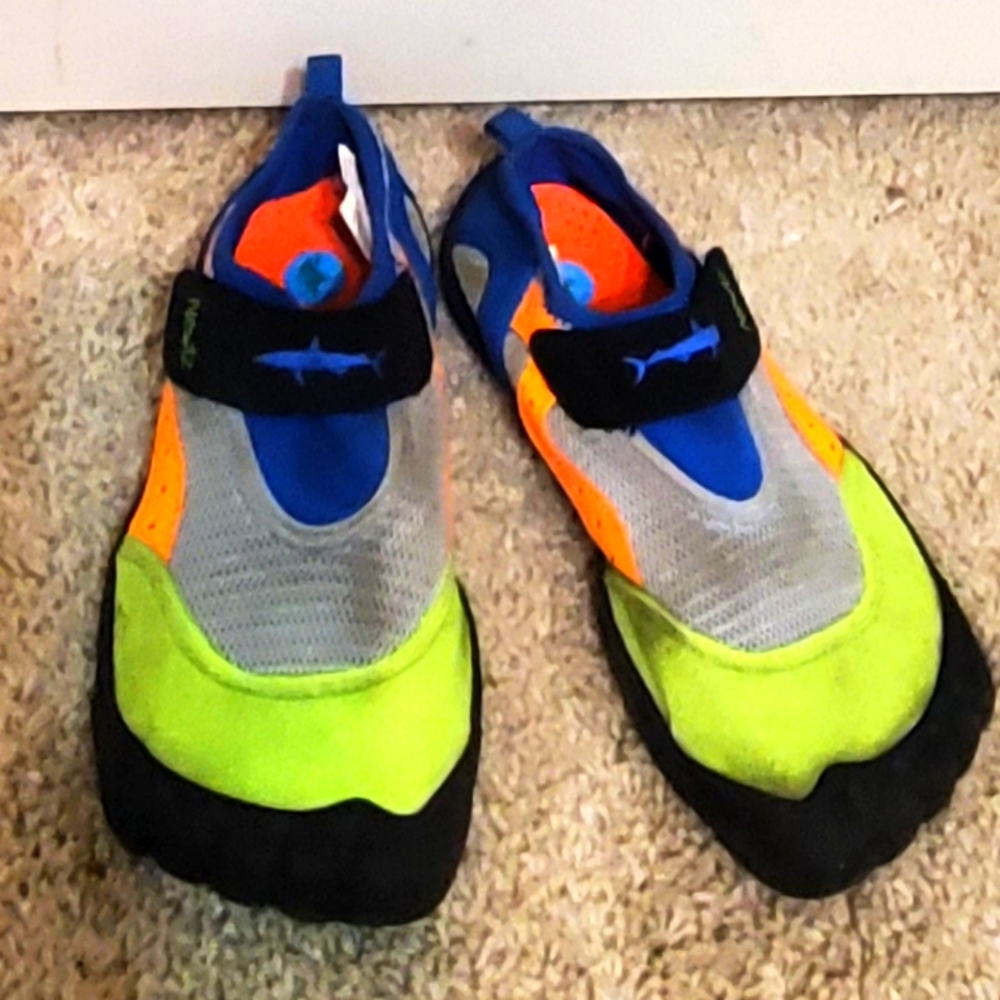 Boys Newtz Water Shoes Size 2/3